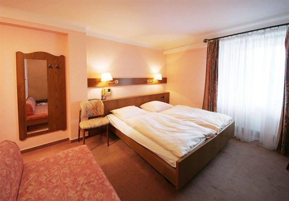 Hotel Saint Fiacre Bourscheid Exterior foto